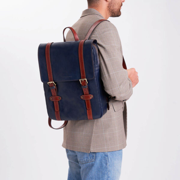 Ein maßgefertigter Rucksack aus robustem Leder - Image 2