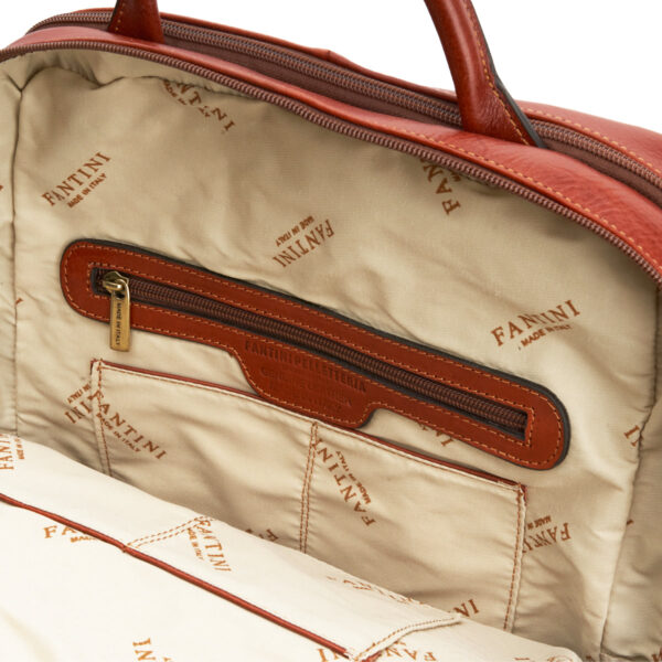 Bereit, sich auf wunderbare Abenteuer mit dem Leder-Rucksack Cuoieria zu begeben - Image 6