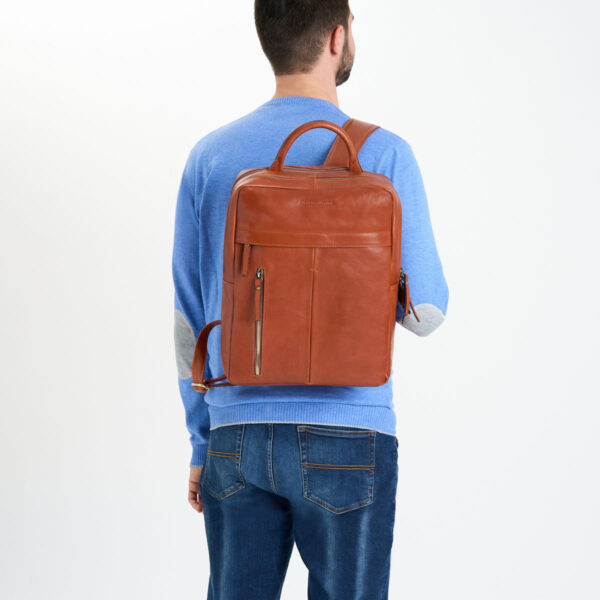 Bereit, sich auf wunderbare Abenteuer mit dem Leder-Rucksack Cuoieria zu begeben - Image 2