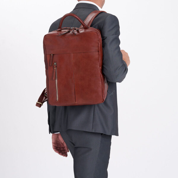 Ein eleganter und praktischer Rucksack: das große braune Rucksackmodell Cuoieria - Image 2