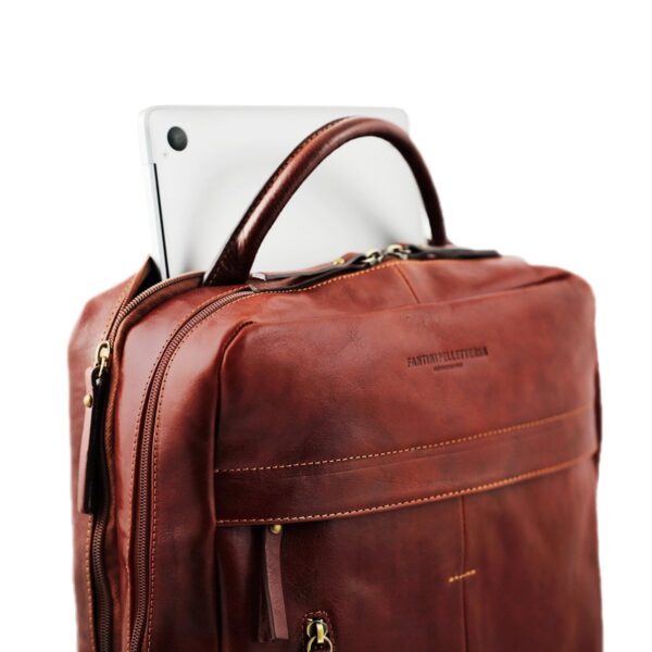 Ein eleganter und praktischer Rucksack: das große braune Rucksackmodell Cuoieria - Image 4