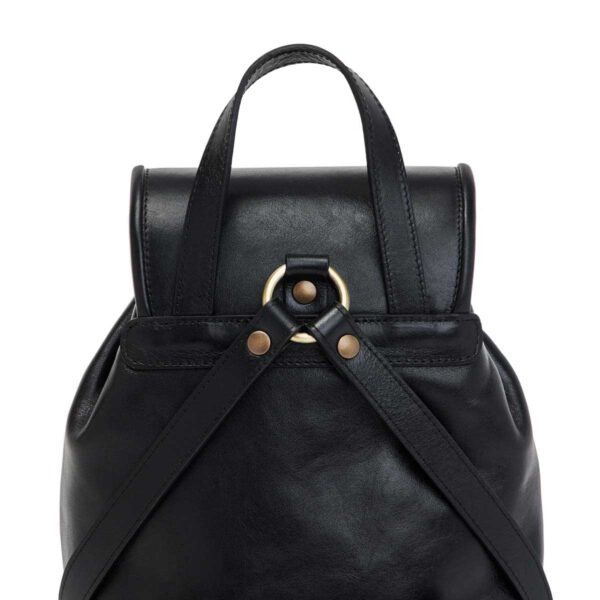 Kleiner schwarzer Leder-Rucksack: Ein schickes Accessoire für jeden Anlass! - Image 5